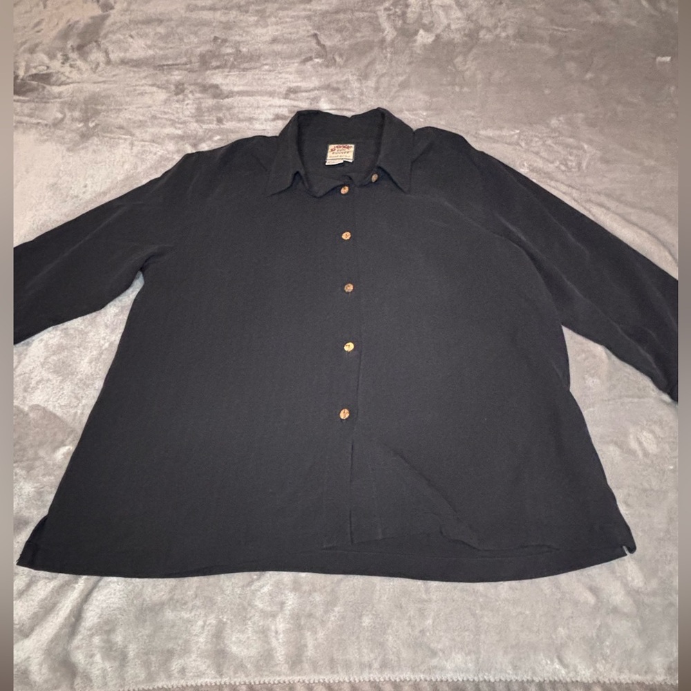 Black 100% Silk 3 quarter sleeve button up shirt size large